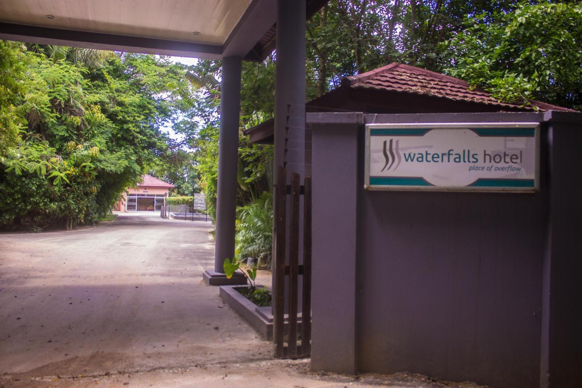 Waterfalls Hotel Lusaka Esterno foto