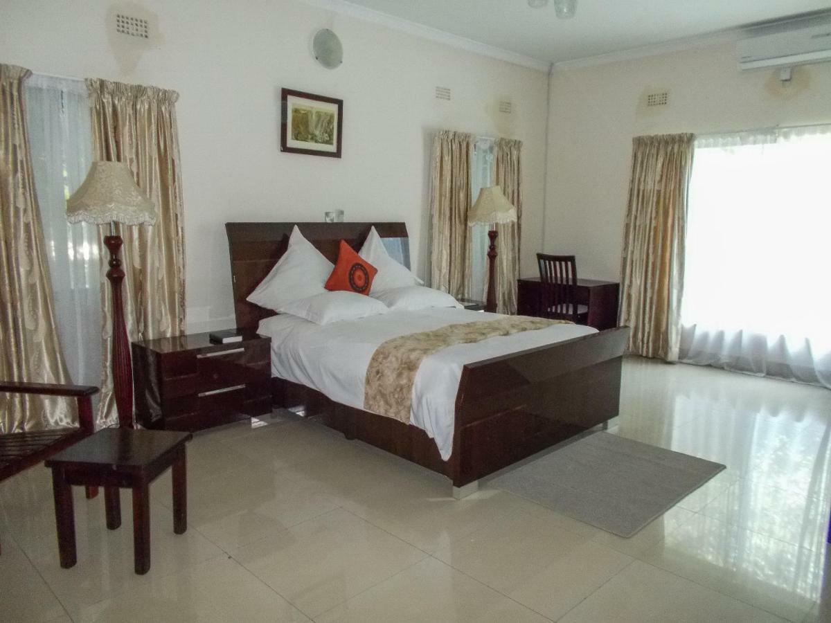 Waterfalls Hotel Lusaka Esterno foto